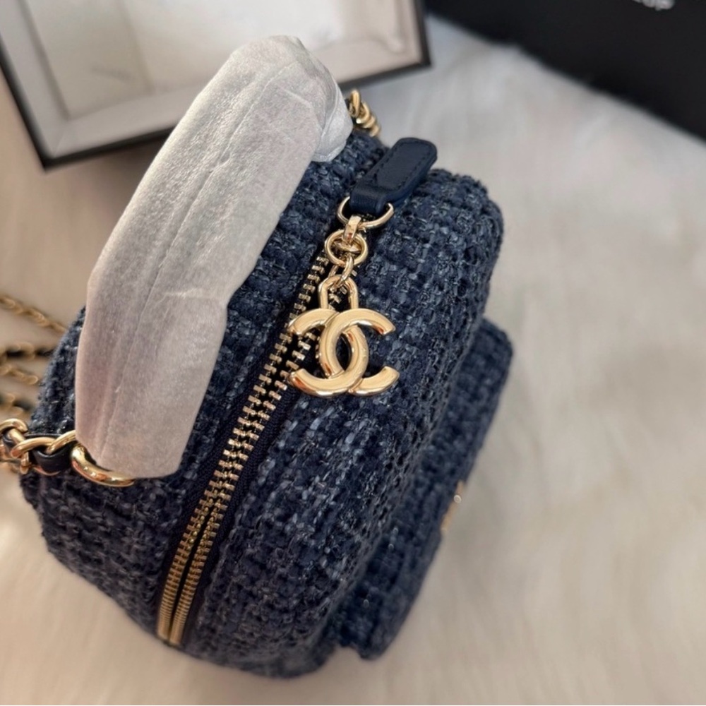 Chanel Beauty Makeup Bag Blue Tweed (5” x 7”) - Picture 3 of 3